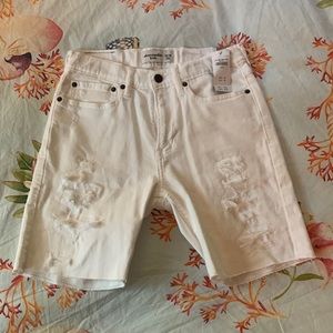 NWT! Abercrombie distressed jeans shorts!